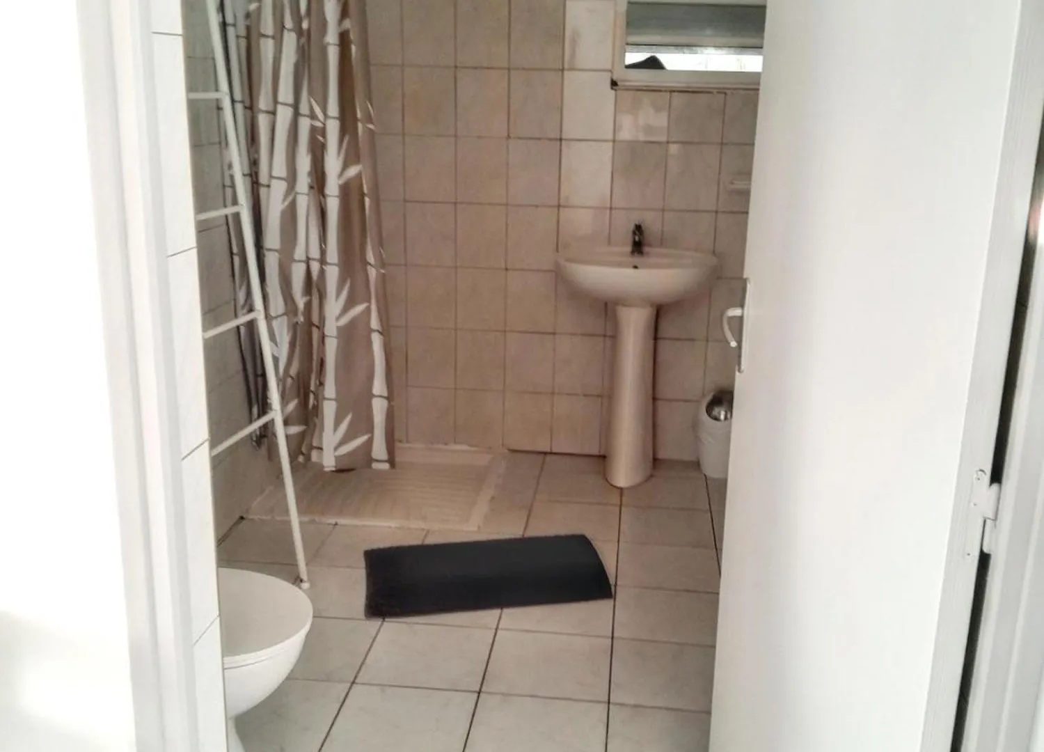 Charmant Sainte Anne: Cozy Apartment with Shared Pool