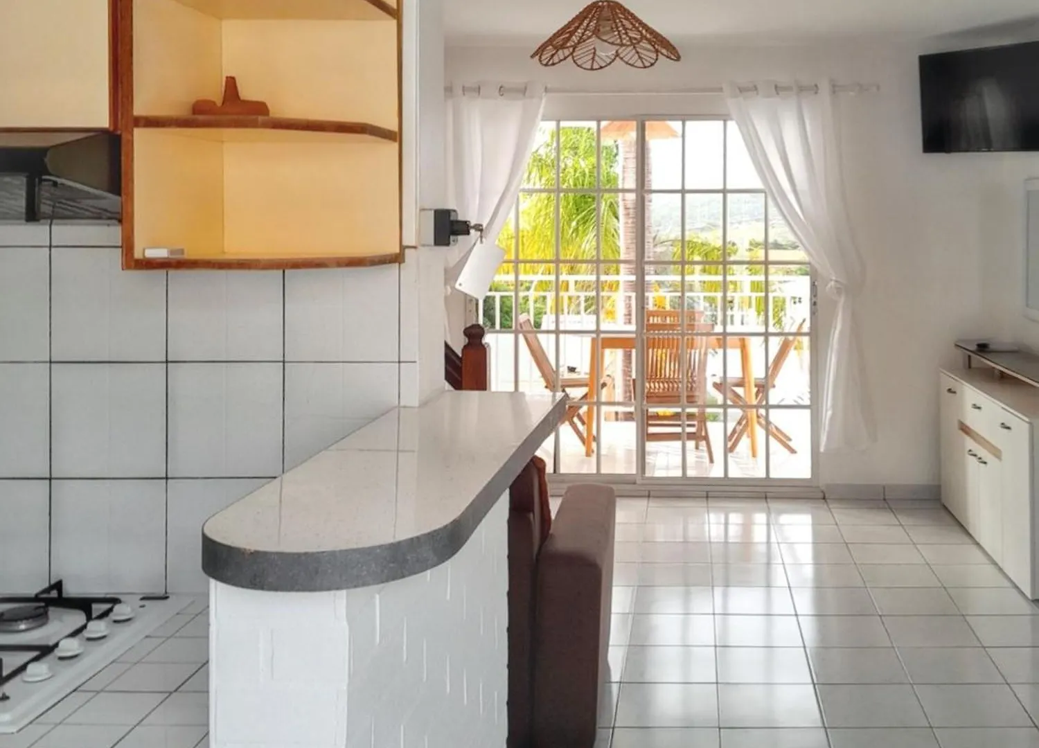 Charmant Sainte Anne: Cozy Apartment with Shared Pool  Sainte-Anne